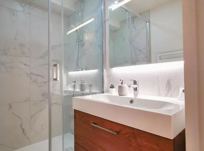 L'elegant De Fourviere Апартаменты *
